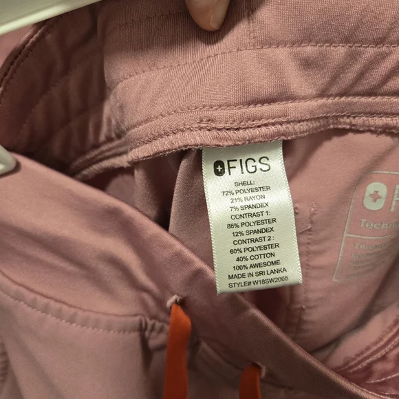 Figs Chalk Pink Scrub Set (Casma Top And Zamora Bottoms) - Size S - Picture 6 of 7